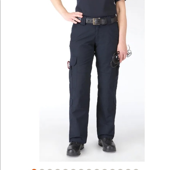Gently used Women’s 5.11 Tactical EMS pants. Excellent condition.  Navy. size 6L - Picture 11 of 11